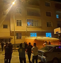 Elazığ'da Evinin balkonundan atlamak isteyen şahsı, polisler ikna etti