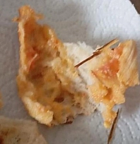 Elazığ'da fırından alınan ekmeğin içinden şaşırtan yabancı cisim