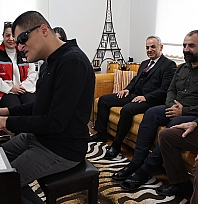 Elazığ'da görme engelli Mehmet Dabakoğlu, konservatuvarı dereceyle tamamladı