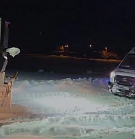 Elazığ'da hasta almaya giderken karda mahsur kalan ambulans kurtarıldı