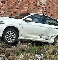 Elazığ'da iki otomobil çarpıştı: Biri bebek 2 yaralı