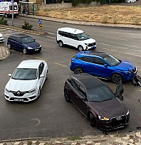 Elazığ'da iki otomobil çarpıştı: 3 yaralı
