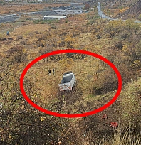 Elazığ'da kamyonet 50 metrelik uçurumdan düştü