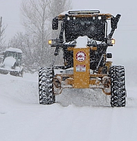 Elazığ'da kar nedeniyle kapanan 259 köy yolunda çalışmalar sürüyor