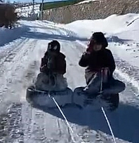 Elazığ'da kar üzerinde lastikle kızak keyfi kamerada