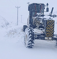 Elazığ'da kar yağışı 482 köy yolu kapattı