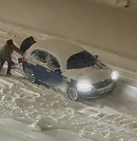 Elazığ'da kar yağışı dayanışmayı ortaya çıkardı