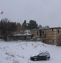 Elazığ'da kar yağışı sürüyor