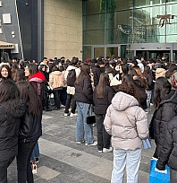 Elazığ'da Karnesini Alan Öğrenciler AVM'lere Akın Etti