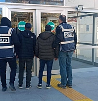 Elazığ'da kesinleşmiş hapis cezası bulunan 2 firari yakalandı