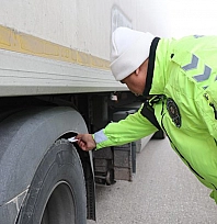 Elazığ'da kış lastiği takmayan sürücülere 5 bin 856 lira ceza