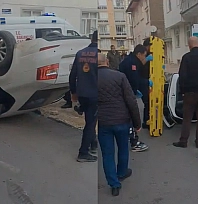 Elazığ'da korkutan kaza: Otomobil takla attı!