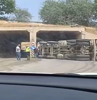 Elazığ'da korkutan kaza: Tır devrildi