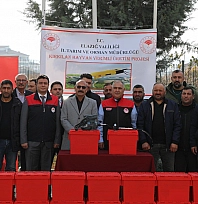Elazığ'da küçükbaş üreticilere kırkım makinası desteği