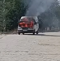 Elazığ'da minibüs alevlere teslim oldu