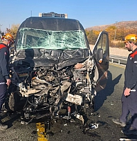 Elazığ'da minibüs ile kamyon çarpıştı!
