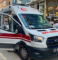 Elazığ'da motosiklet otomobile çarptı: Mağazaya daldı