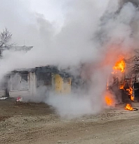 Elazığ'da odunluk deposunda çıkan yangın kısa sürede söndürüldü