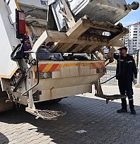 Elazığ'da örnek davranış: 600 bin liralık çantayı polise teslim etti