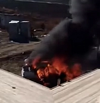 Elazığ'da park halindeki araç alev topuna döndü