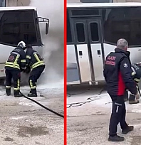 Elazığ'da park halindeki midibüste yangın paniği