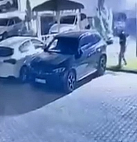Elazığ'da pes dedirten olay! Aracın camını kırdılar