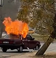 Elazığ'da seyir halindeki otomobil yandı