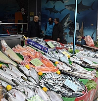 Elazığ'da soğuk hava balık tezgahlarına ilgi artırdı