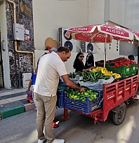 Elazığ'da sokak tezgahında sebze fiyatları dikkat çekiyor