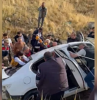 Elazığ'da takla atan araçta can pazarı: 3 yaralı