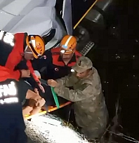 Elazığ'da tır şarampole uçtu: 2 yaralı