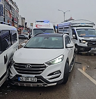 Elazığ'da trafik kazası: 3 araçta maddi hasar oluştu