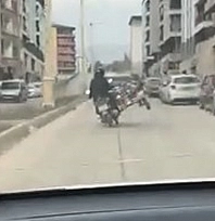 Elazığ'da tüp taşıyan motosiklet sürücüsünden tehlikeli yolculuk