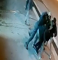 Elazığ'da vahset anlar: 4 kişi 1 kişiye saldırdı biri şahsın kulağı ısırarak kopardı