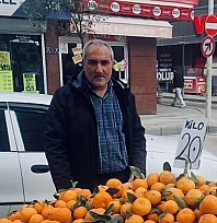Elazığ'da Yağmura rağmen tablacının alın teri mesaisi