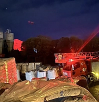 Elazığ'da yalıtım fabrikasında çıkan yangında 16 kişi dumandan etkilendi