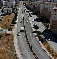 Elazığ'da yenilenen yollarda yol çizgi çalışması