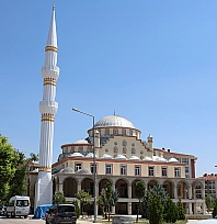 Elazığ'da yıldırımın yıktığı cami minaresi yeniden inşa edildi