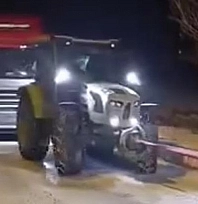 Elazığ'da yolda kalan tır için konvoy seferber oldu