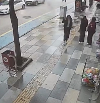 Elazığ'da yoldan geçenler büyük panik yaşadı