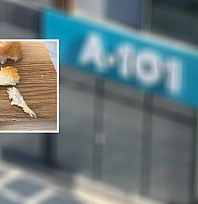 Elazığ'da Zincir Marketten Alınan Ekmeğin İçinden Poşet Çıktı