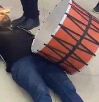 Elazığ'daki düğünde davulcudan renkli şov