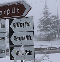 Elazığ'ın 4 bin yıllık Harput Mahallesi'nde kar yağışı etkili oldu