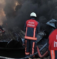 Elazığ itfaiyesi, vatandaşların can ve mal güvenliğini korumak için yoğun mesaide