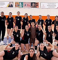 Elazığ Kız Voleybol Takımı yarı finalde