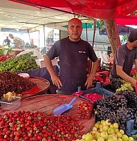 Elazığ Salı Pazarı'nda fiyatlar vatandaşı sevindirdi