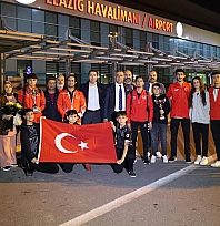 Elazığ Şampiyonlarını Coşkuyla Karşıladı