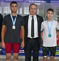 Elazığlı başarılı yüzücü Siraç Efe'den 10 yarışta 10 derece