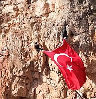 Elazığlı dağcılardan Cumhuriyet Bayramı'na anlamlı kutlama