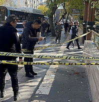 Eşini rahatsız eden adama tuzak kurup ayağından kurşunladı